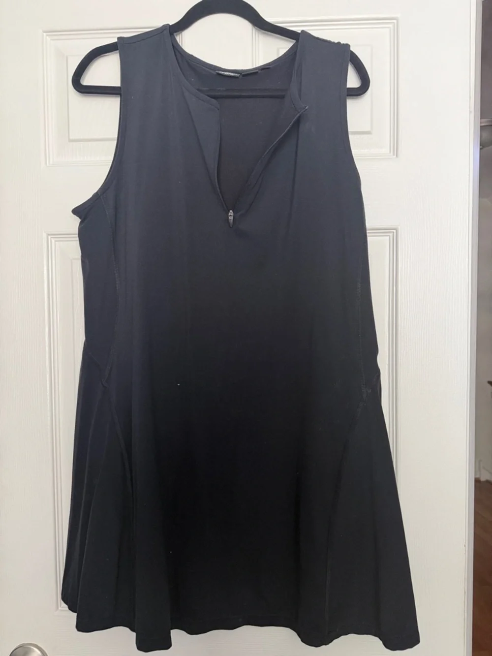 Athletic dress - Picture 1 of 3